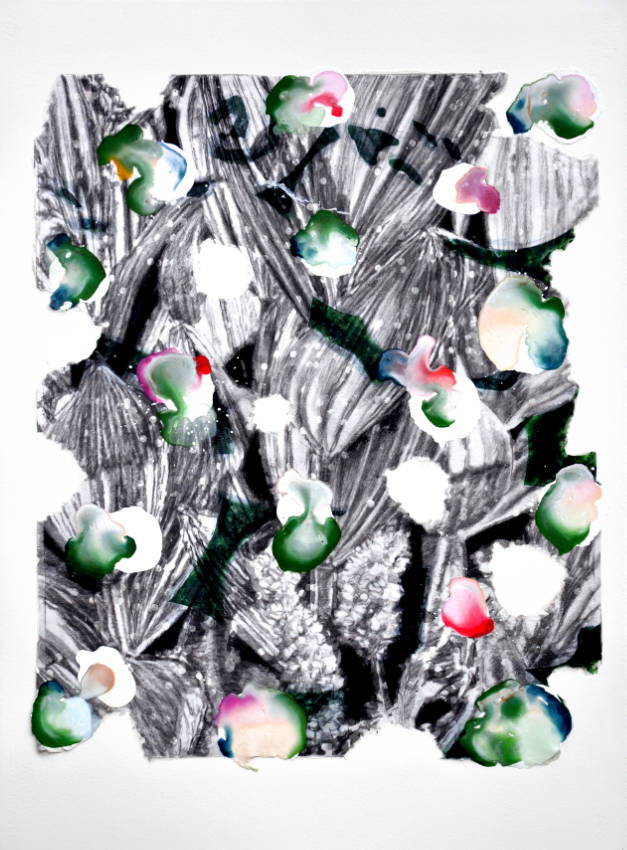 Bernard-Rousseau, “Les Aiguilles de la Traversette Centaurée”, 2022, dessin au fusain et encre acrylique sur papier de soie résiné et marouflé sur papier Vélin d’Arches 650 gr., 77 x 57 cm.